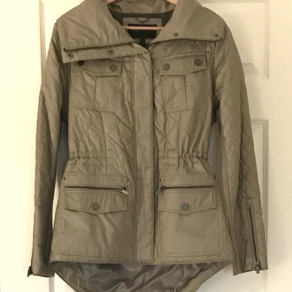 BCBGMAXAZRIA Puffer Jacket Size M in color pumice